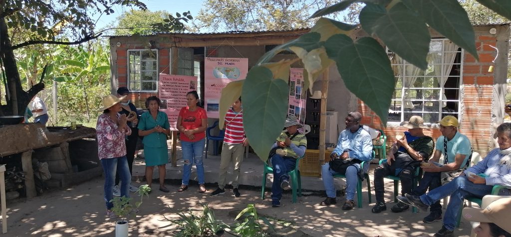Mercy Vera explica cómo funcionan los grupos de ahorro solidarios